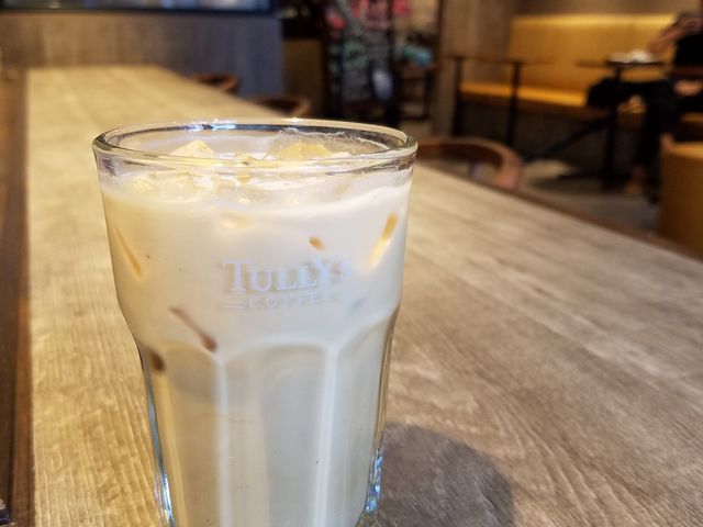 アイスカフェラテ_タリーズコーヒー築地1丁目店