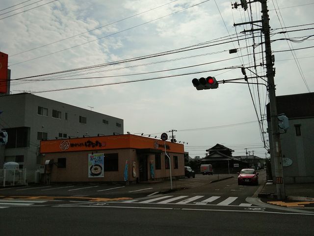 山越の交差点クックジャムの向かい。_はなまるうどん山越店