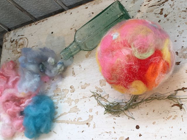 ふあふあのwool ball完成_羊毛フェルト教室&Shop TeyneyFelt