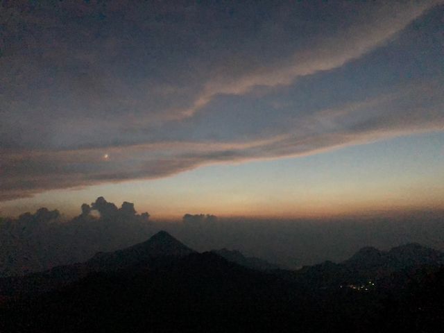 夜のイベントで寄らせて頂きましたが、
夕暮れから夜空は凄いです^ ^
おススメ\(^o^)/_2307スカイカフェ