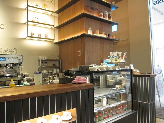 店内_MoMoChi CAFE&DINING マークイズ福岡ももち店