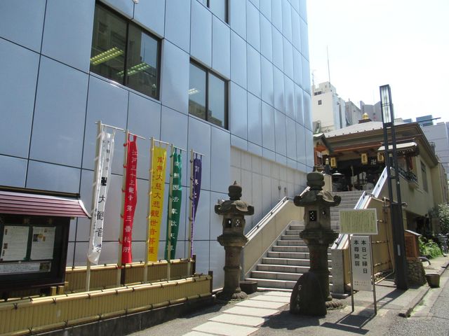 人形通り側からの様子(本堂などは2階です)
_大観音寺
