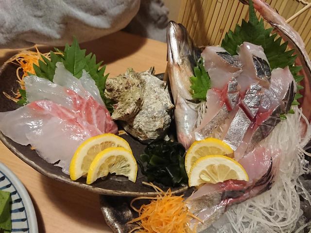 鯛より味に刺身の方がでかかった_炉端かば 米子鬼太郎空港ターミナル店