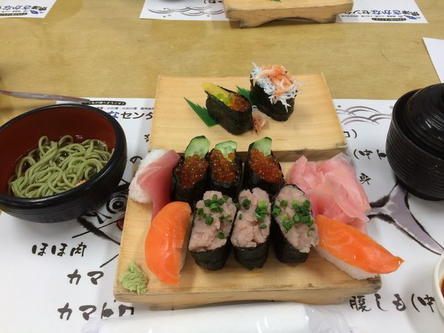 手前の軍艦がネギトロです。_さかな大食堂 渚