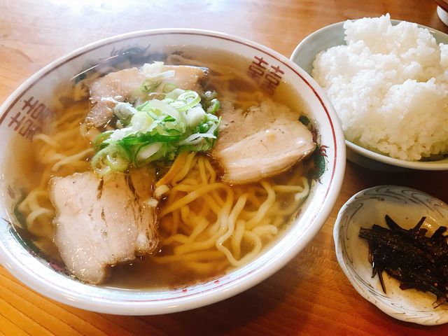 醤油らーめん650円、ライス200円_ラーメン うめ八