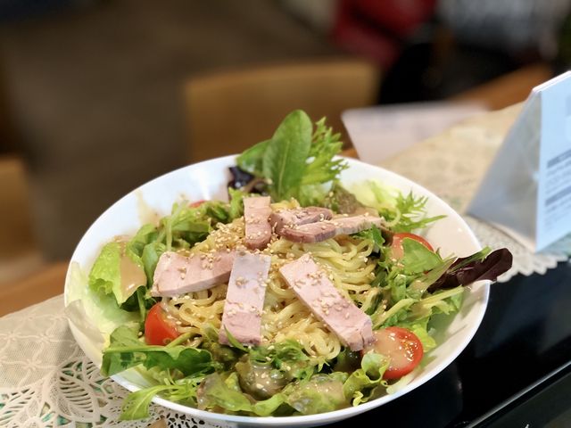ラーメンサラダ。_居酒BAR初音