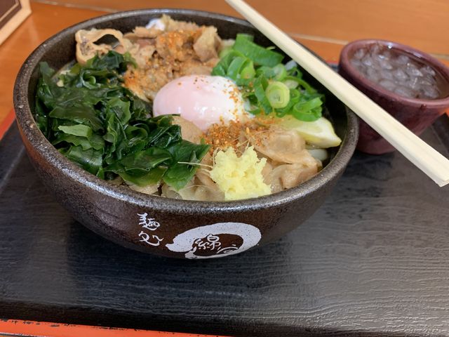 さすが、ご当地うどん。並なのに、このボリュームで1000円以下。_麺処 綿谷 高松店