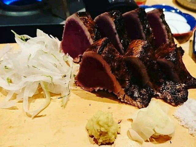 藁焼きの鰹、おいしかったです。_居酒屋 矢三朗