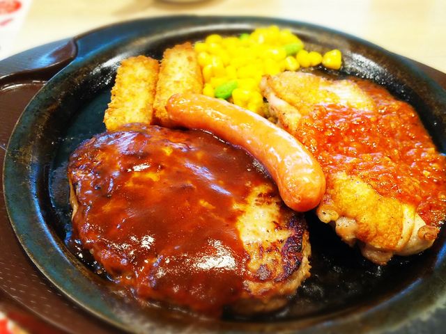 庶民の洋食レストラン!一番好きなのは、ハンバーグとチキンとウインナーのミックスグリル_ガスト 越谷大袋店