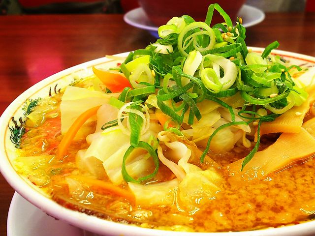 魁力屋の野菜と背脂と九条ねぎがたまらないラーメン_ラーメン魁力屋