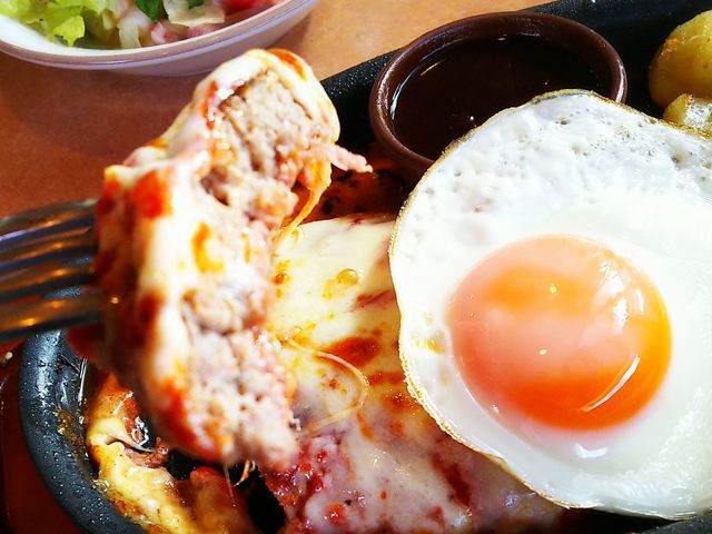 目玉焼きが嬉しいイタリアンハンバーグ_サイゼリヤ佐江戸店