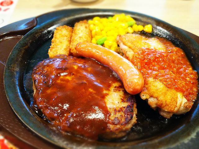 庶民の洋食レストラン!一番好きなのは、ハンバーグとチキンとウインナーのミックスグリル_ガスト北千住店