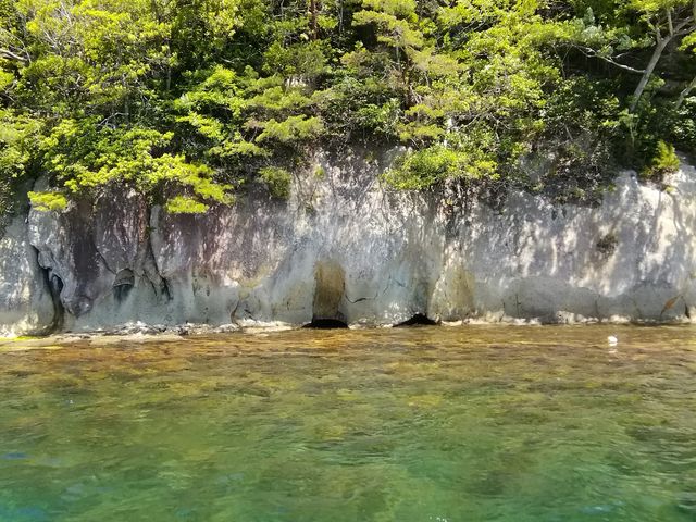 穏やかな九十九湾です。_九十九湾遊覧船上野