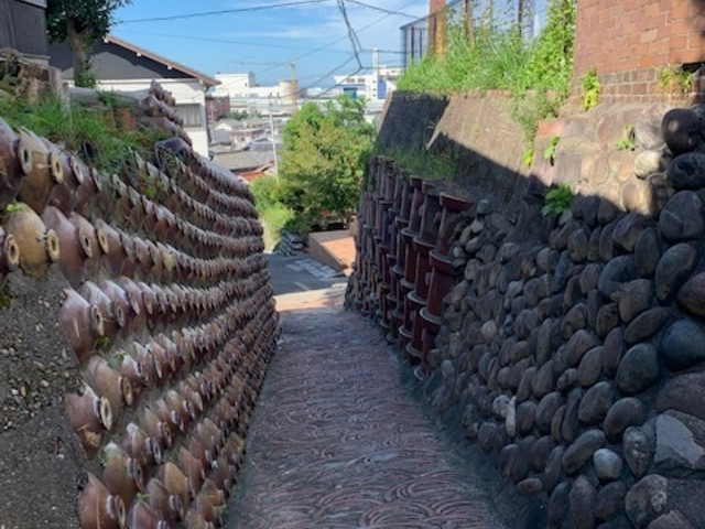 土管坂は有名です_常滑市陶磁器会館