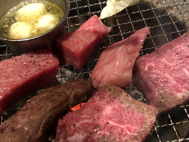 贅沢に厚切り盛り合わせセット_炭火焼 吉兆