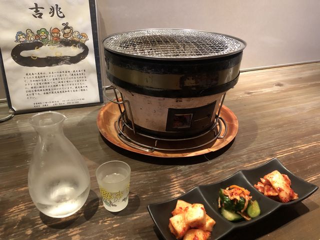 カウンタータイプの個室今のコロナ対策にぴったりで横並びで食べれるので安心して焼肉を楽しめました_炭火焼 吉兆