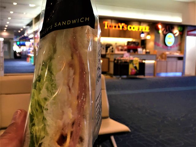 タリーズコーヒーショップブルースカイタリーズコーヒー羽田空港第一ターミナル店(Taste the Difference | TULLY’S COFFEE)