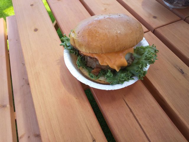 自分でつくるハンバーガー_キャメルホテルリゾート