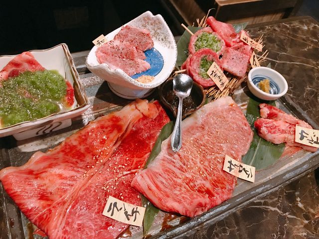 名前は忘れたがセットがあった。2人ならこの量で満足できる。_京の焼肉処 弘 千本三条本店