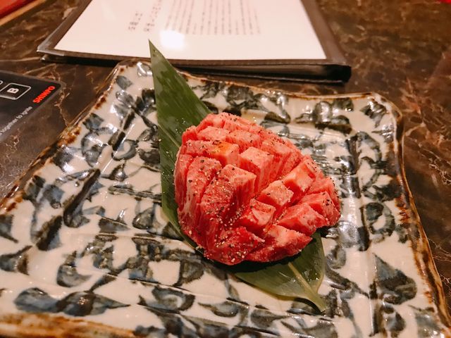 マンゴータン
肉厚なのに口の中ですぐ溶ける。旨い。_京の焼肉処 弘 千本三条本店