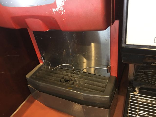 注ぎ口も当然きたないです。_ココス近江八幡店