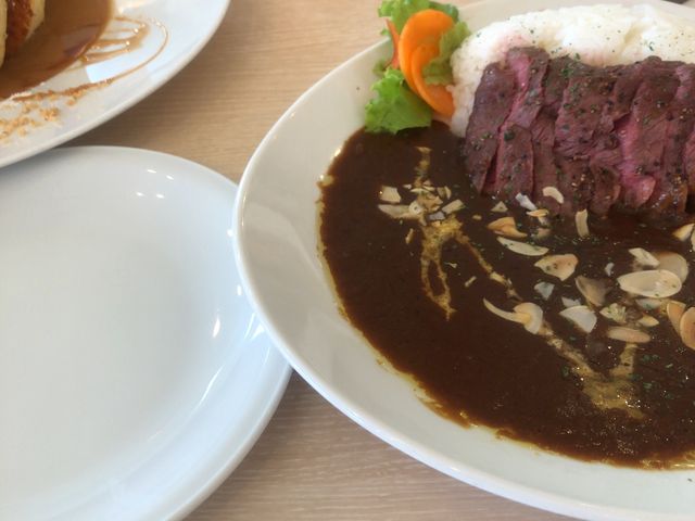 ステーキカレーセット、ロコモコ、ミルクティーパンケーキ_湘南パンケーキ