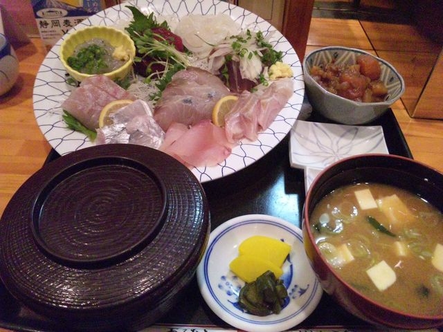 こんなに盛ってくれるなんて。_旬魚や 魚いち