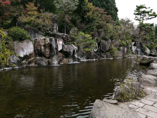 イワナ釣り出来る池_滝のある釣り堀 那須高原 清流の里