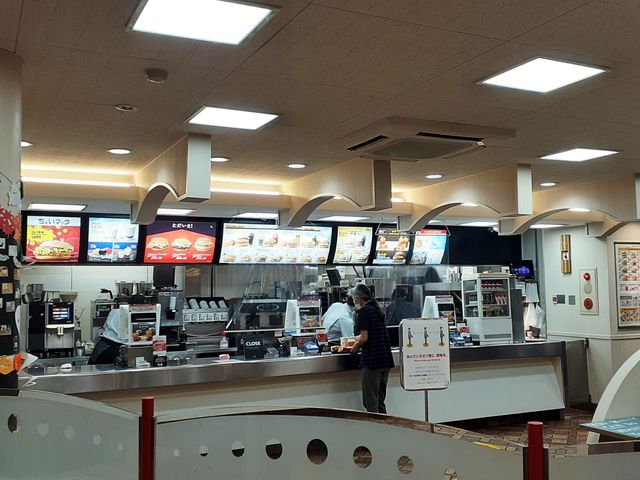 カウンターの様子_マクドナルド23号津店