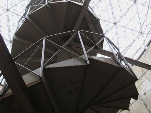 螺旋階段を見上げて_丹賀砲台園地