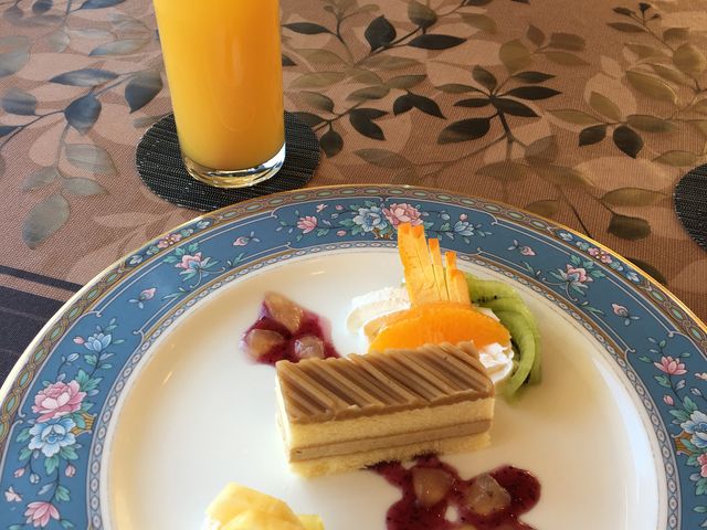 デザートボリュームアップして
ケーキとフルーツもっとのっけて
アイスクリームも付けてほしい☆_プラザホテル下関