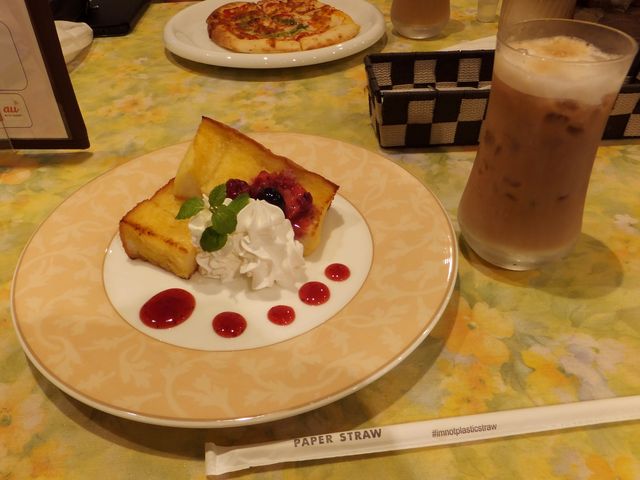 フレンチトーストとアイスカフェ・ラテ_レストラン 花さんご