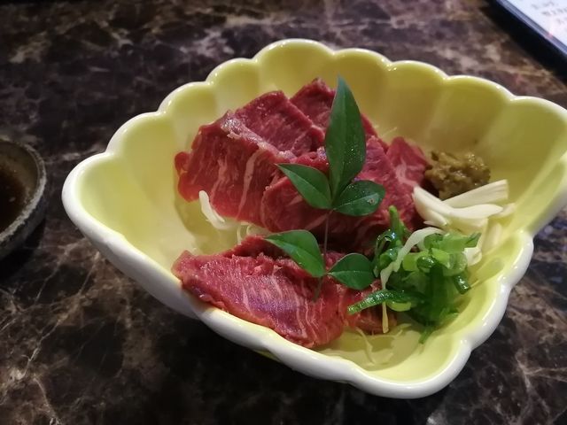 馬刺し(赤身)_鉄板Diningかんから