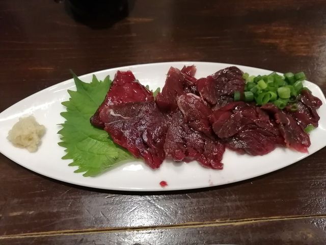 クジラの刺身_南国酒場 こも