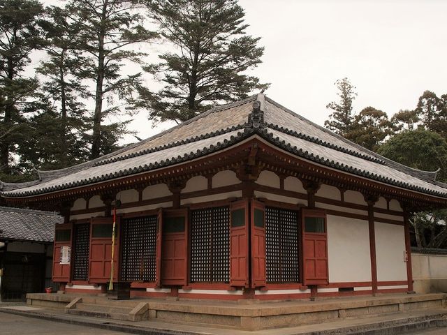 国の重要文化財に指定されています。_東大寺念佛堂