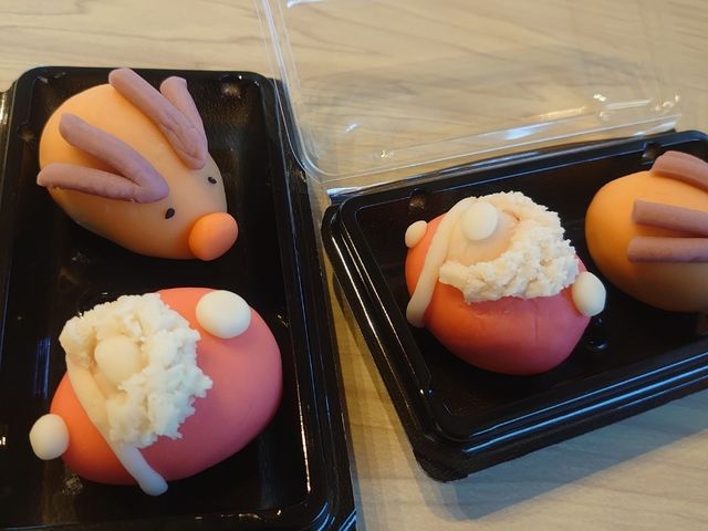 サンタさんとトナカイのかわいいデザインでした_龜屋 kashichi