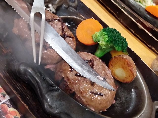 テーブルで仕上げ_炭焼きレストランさわやか 新静岡セノバ店