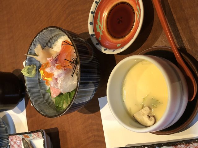 小海鮮丼と茶碗蒸し_旬の魚 喜福