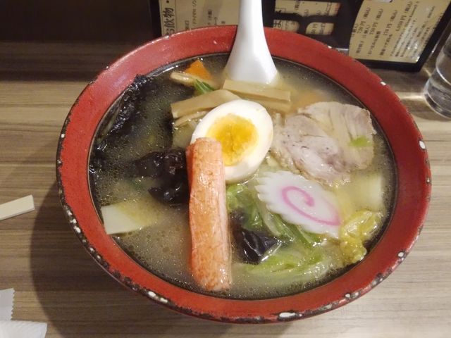 カニ風かまぼこが映えています。_開楽 本店