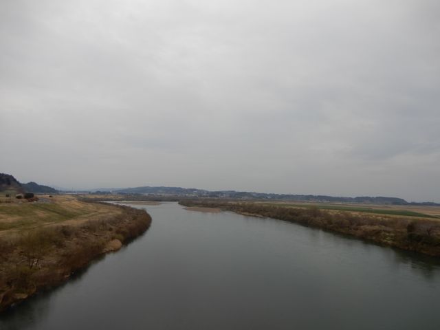 北上川を感慨深く眺めました。_道の駅 平泉