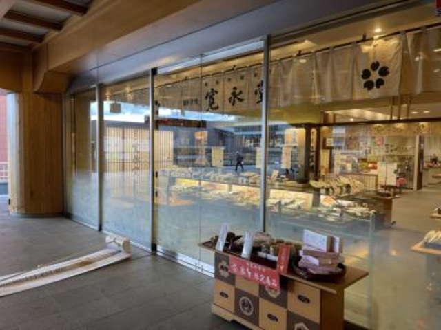 改札からすぐ_寛永堂JR奈良店
