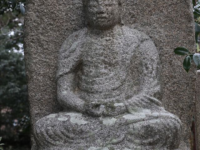 阿弥陀堂横の石仏。_安養寺