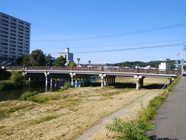 良い風情の橋です。_上の橋