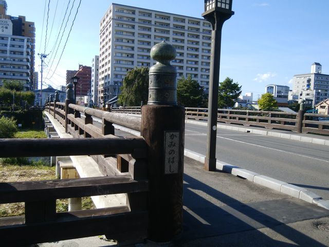 意外にここに住んでいる人には見向きもされないかもしれません。_上の橋