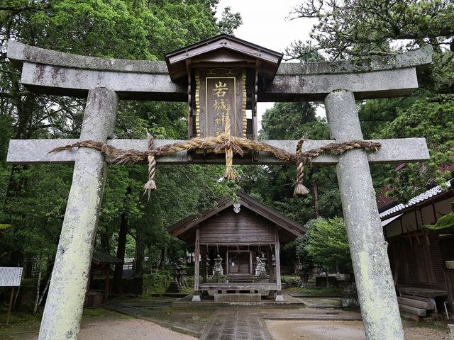 境内正面から。_岩城神社