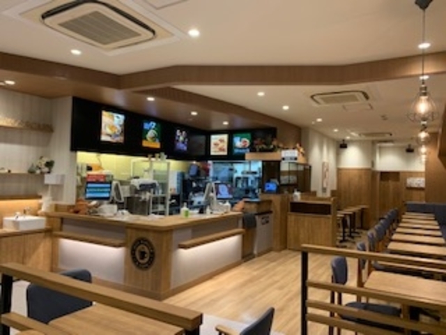 清潔で明るい_モスバーガー月島店