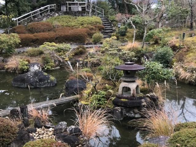 中はこんな感じで。10分程度で一周出来ます。_吉城園