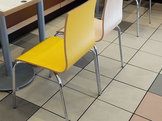テーブル席_マクドナルド沼津インター店