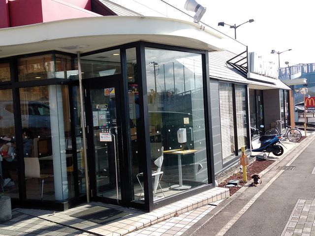 東名沼津インター取り付け道路のお店です_マクドナルド沼津インター店