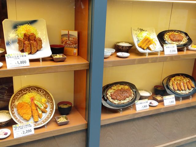 サンプルショーケース_矢場とん 栄セントライズ店